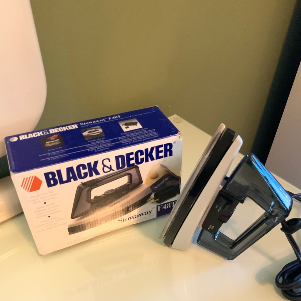 Black and decker travel iron - Picture 2 of 11